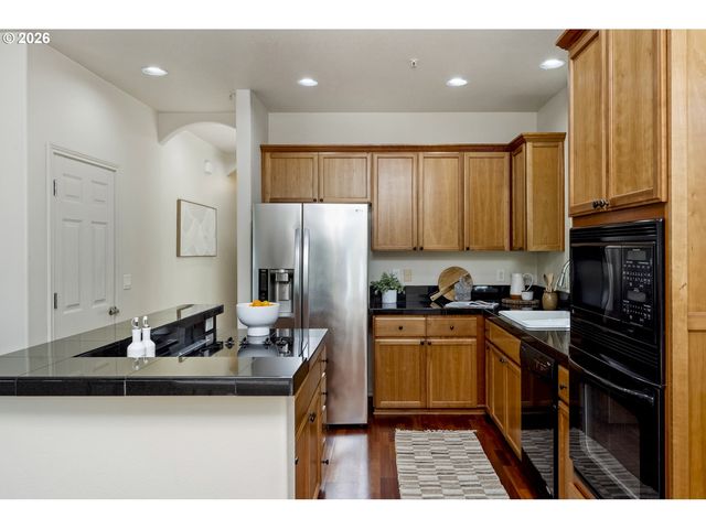 16393 Sw KESSLER Ln, Portland, OR 97224