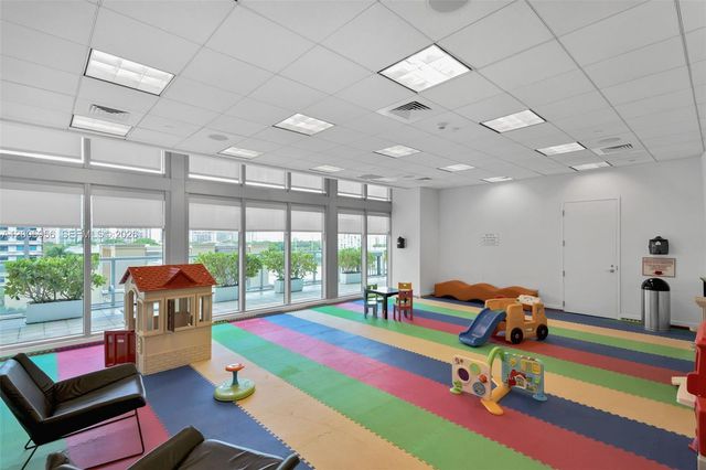 1111 SW 1st Ave 1217, Miami, FL 33130