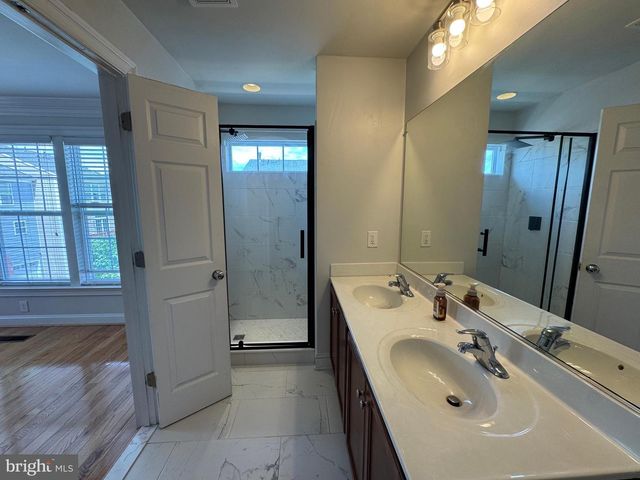 20625 LISTER TER, Ashburn, VA 20147