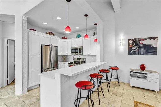 5536 Renaissance Avenue 1, San Diego, CA 92122
