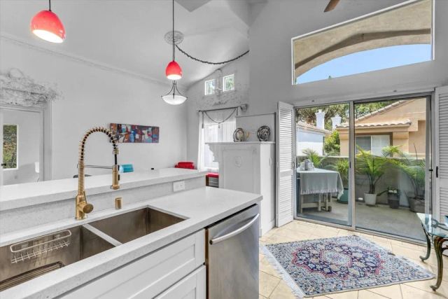 5536 Renaissance Avenue 1, San Diego, CA 92122