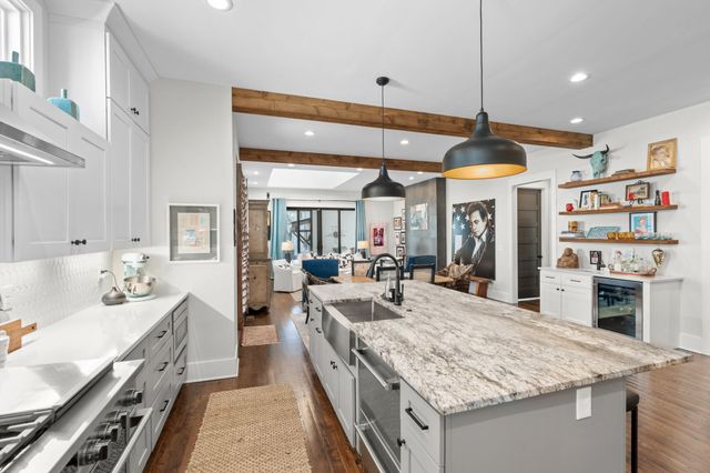 128 37th Ave, N, Nashville, TN 37209