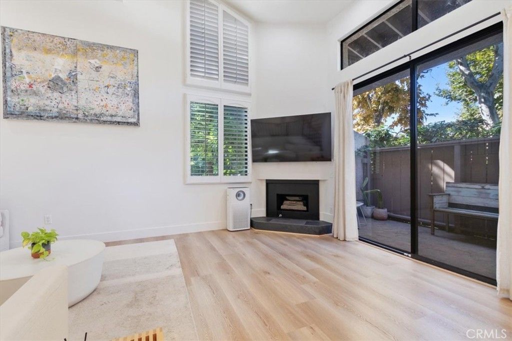 Image 13 of property listing at 15133 Magnolia E, Sherman Oaks, CA 91403