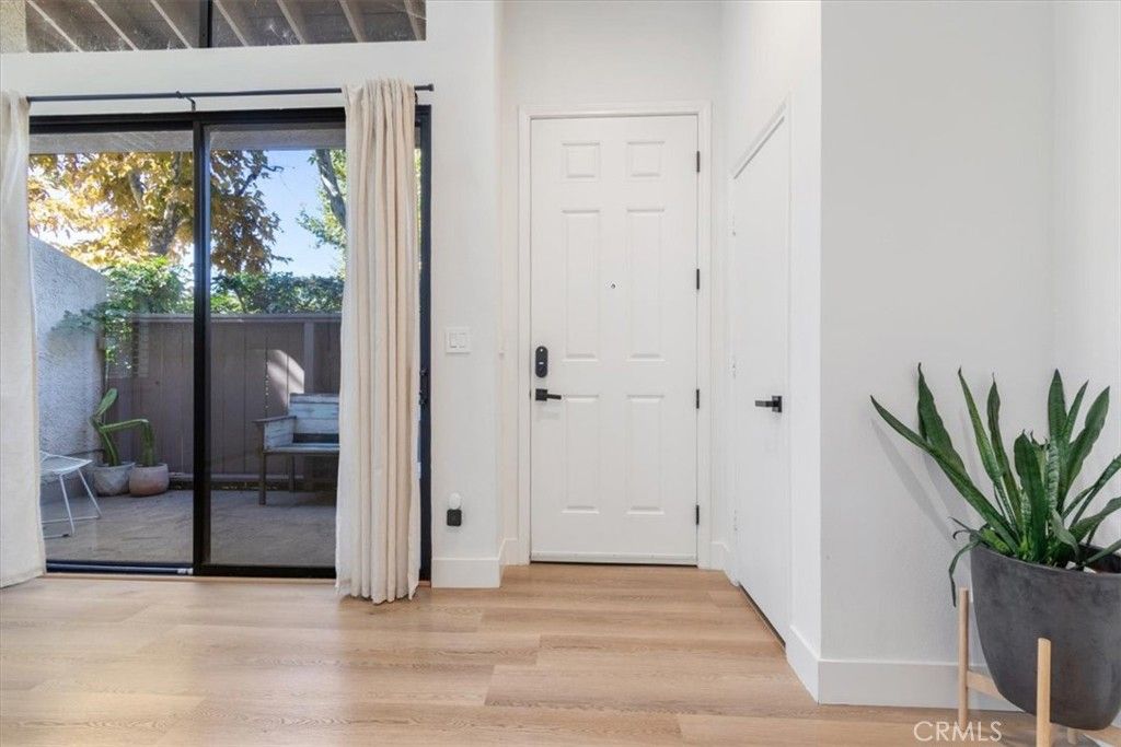 Image 14 of property listing at 15133 Magnolia E, Sherman Oaks, CA 91403