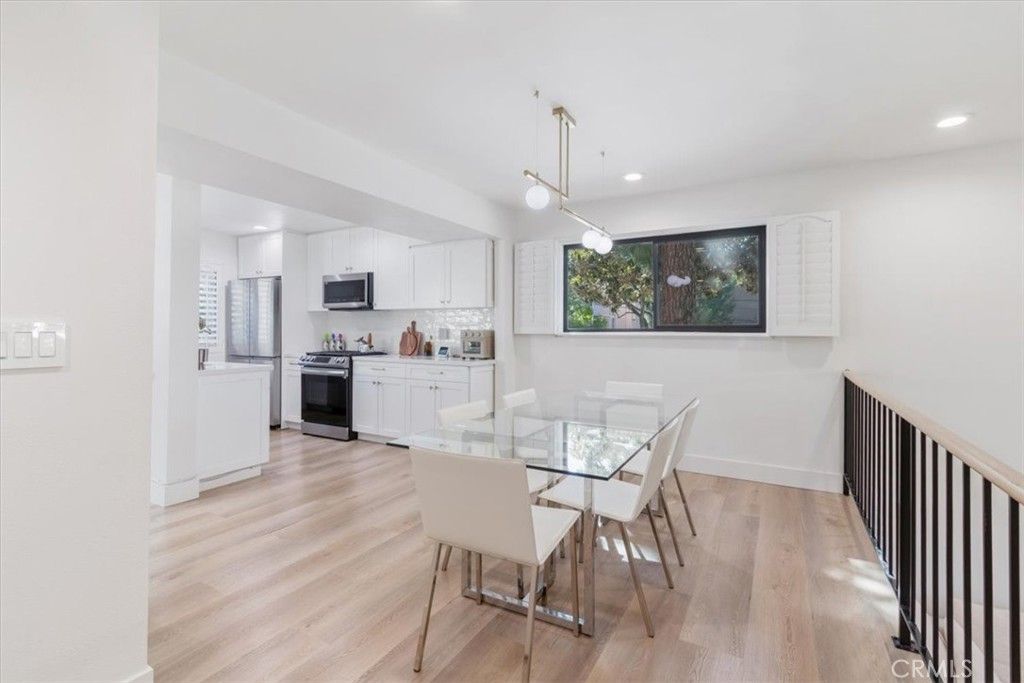 Image 15 of property listing at 15133 Magnolia E, Sherman Oaks, CA 91403