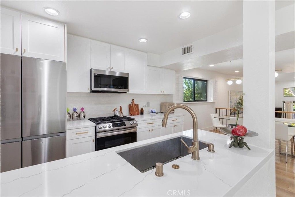 Image 20 of property listing at 15133 Magnolia E, Sherman Oaks, CA 91403