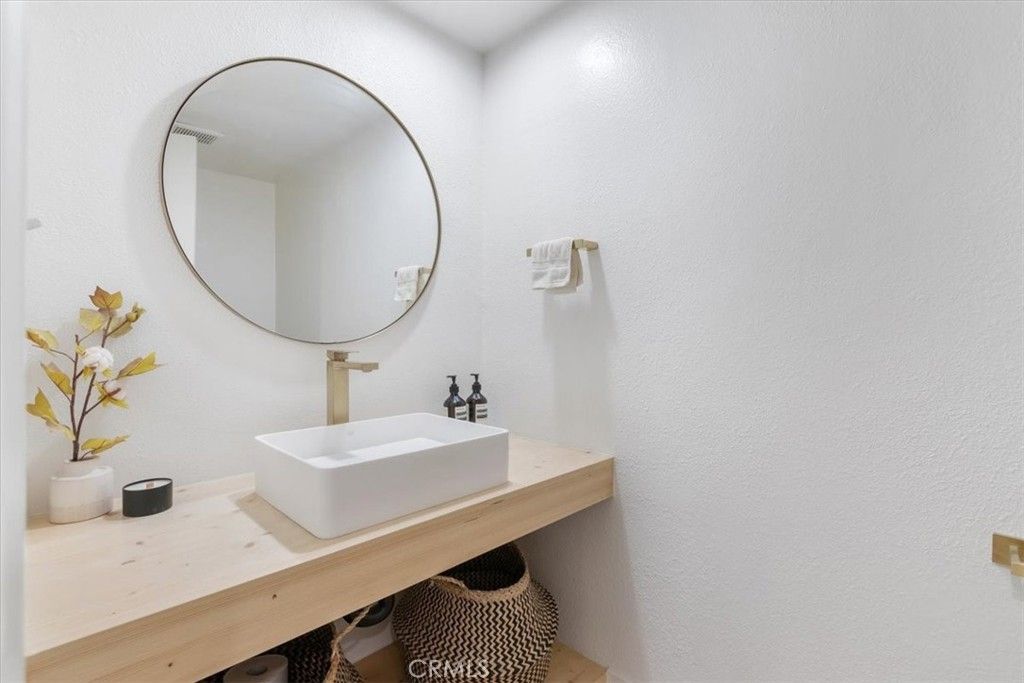 Image 24 of property listing at 15133 Magnolia E, Sherman Oaks, CA 91403