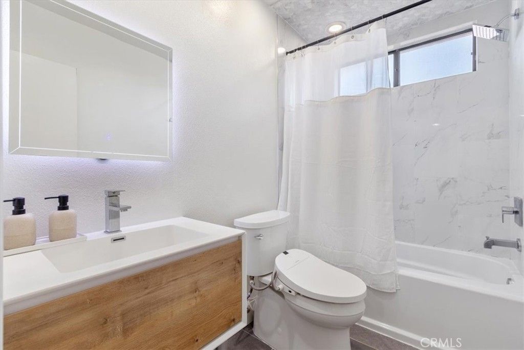 Image 25 of property listing at 15133 Magnolia E, Sherman Oaks, CA 91403