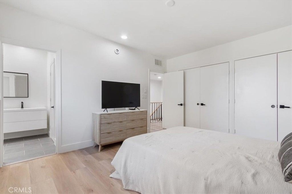 Image 30 of property listing at 15133 Magnolia E, Sherman Oaks, CA 91403