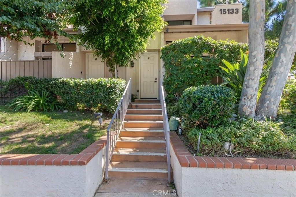 Image 4 of property listing at 15133 Magnolia E, Sherman Oaks, CA 91403