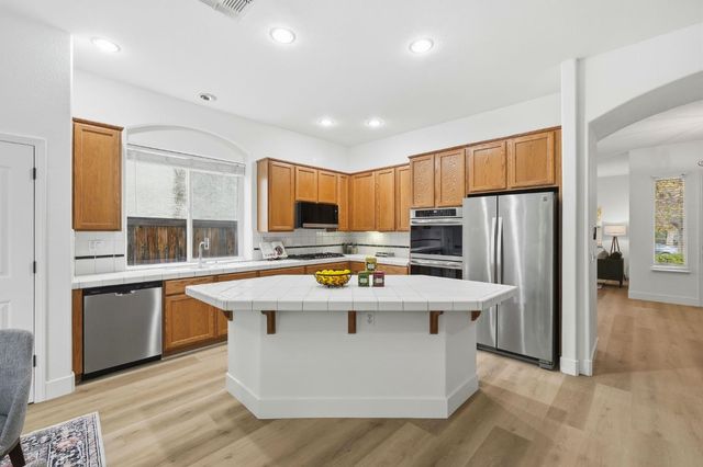 9523 Clarke Farms Rd, Elk Grove, CA 95624