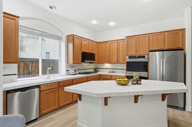 9523 Clarke Farms Rd, Elk Grove, CA 95624