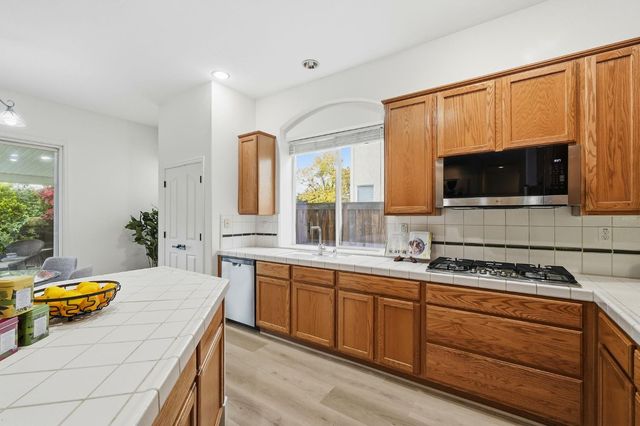 9523 Clarke Farms Rd, Elk Grove, CA 95624