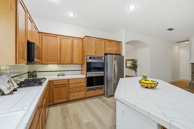 9523 Clarke Farms Rd, Elk Grove, CA 95624