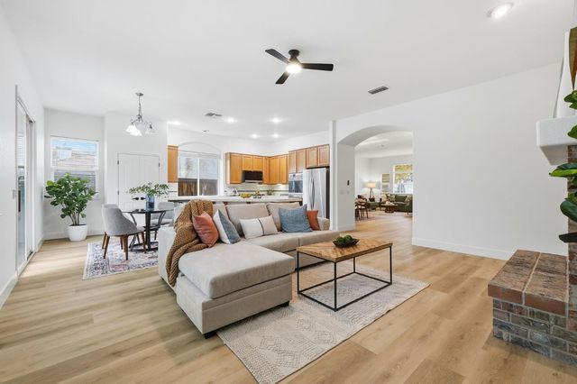 9523 Clarke Farms Rd, Elk Grove, CA 95624