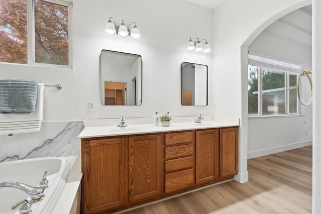 9523 Clarke Farms Rd, Elk Grove, CA 95624