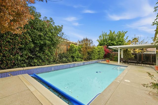 9523 Clarke Farms Rd, Elk Grove, CA 95624