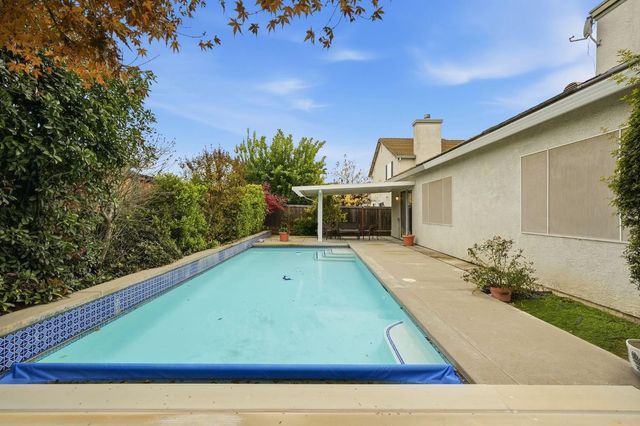 9523 Clarke Farms Rd, Elk Grove, CA 95624