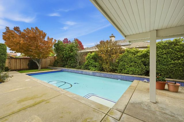 9523 Clarke Farms Rd, Elk Grove, CA 95624