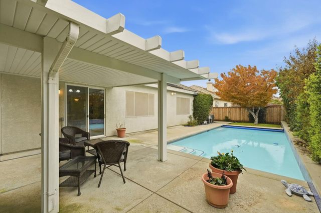 9523 Clarke Farms Rd, Elk Grove, CA 95624