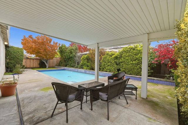 9523 Clarke Farms Rd, Elk Grove, CA 95624