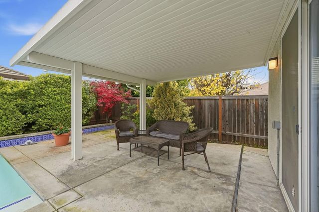 9523 Clarke Farms Rd, Elk Grove, CA 95624