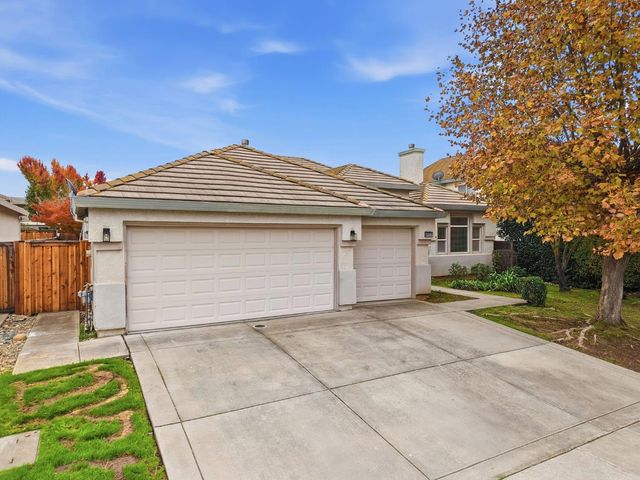 9523 Clarke Farms Rd, Elk Grove, CA 95624