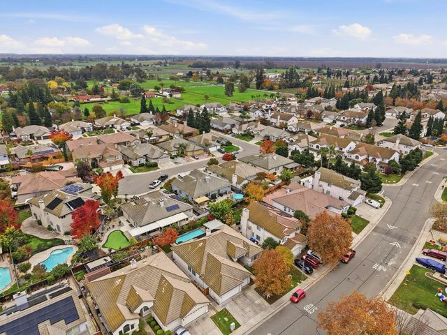 9523 Clarke Farms Rd, Elk Grove, CA 95624