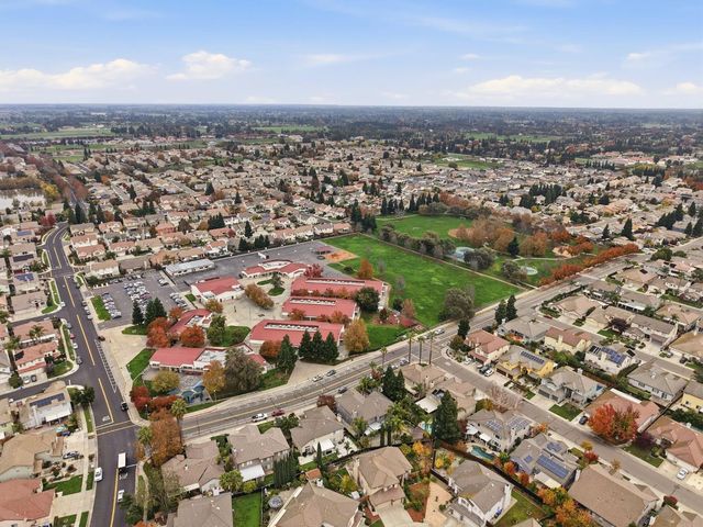 9523 Clarke Farms Rd, Elk Grove, CA 95624