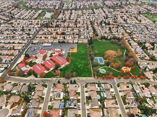 9523 Clarke Farms Rd, Elk Grove, CA 95624