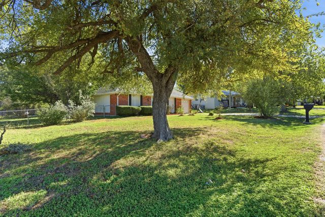 405 Mustang Trail, Granbury, TX 76049