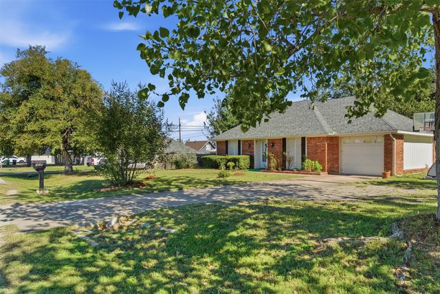 405 Mustang Trail, Granbury, TX 76049