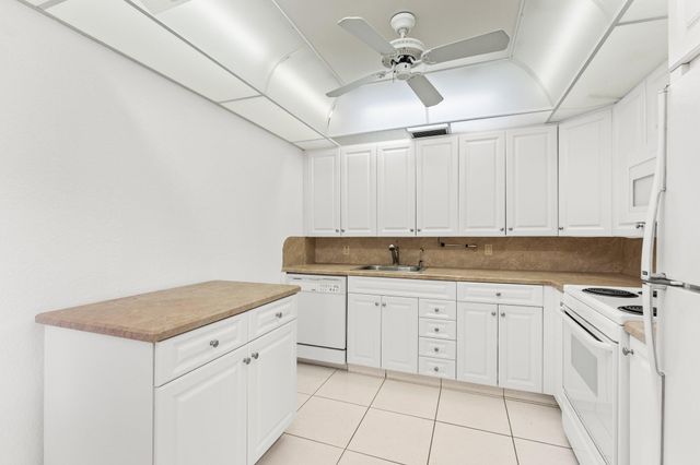 1047 Lincoln C, Boca Raton, FL 33434