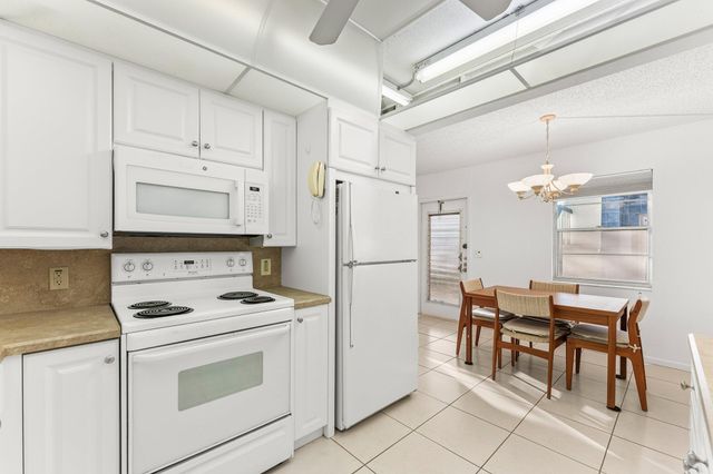 1047 Lincoln C, Boca Raton, FL 33434