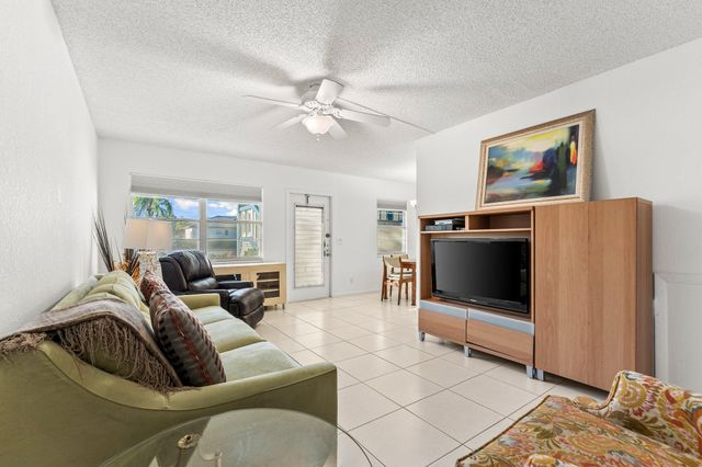 1047 Lincoln C, Boca Raton, FL 33434