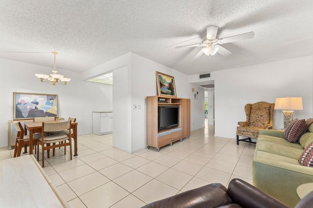 1047 Lincoln C, Boca Raton, FL 33434