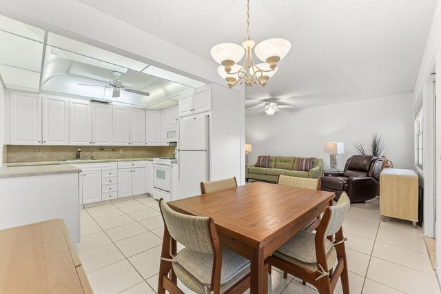 1047 Lincoln C, Boca Raton, FL 33434