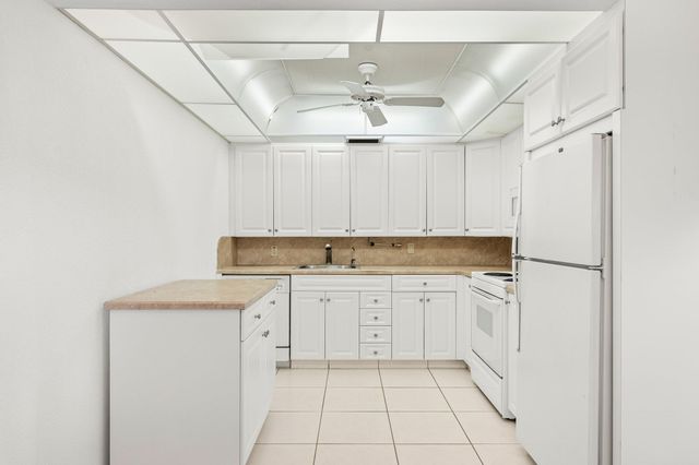 1047 Lincoln C, Boca Raton, FL 33434