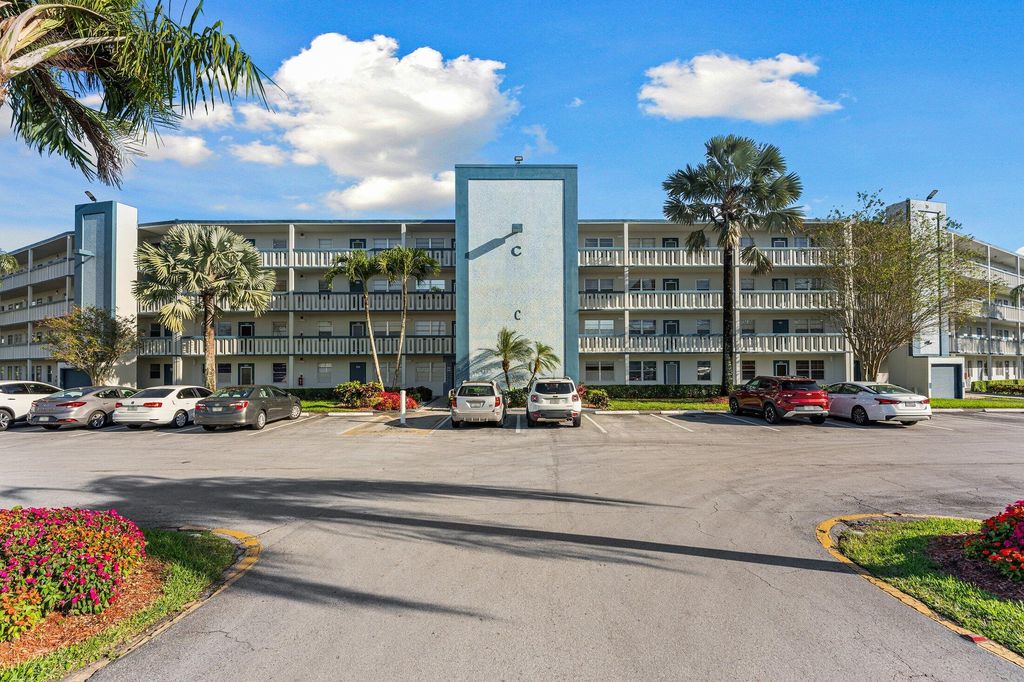1047 Lincoln C, Boca Raton, FL 33434