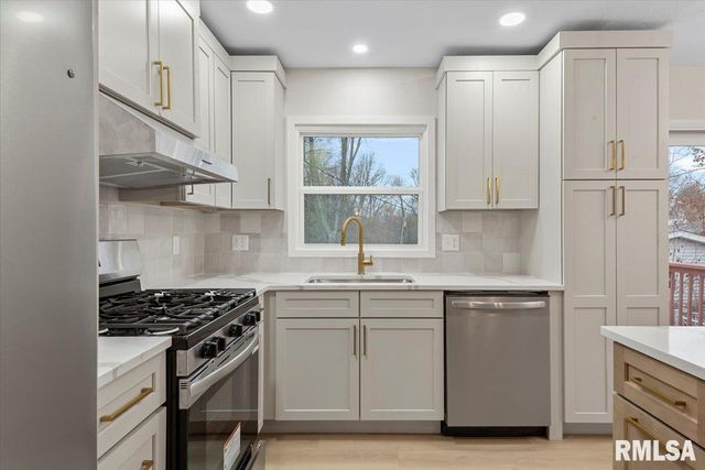 31 GLENWOOD Lane, Chatham, IL 62629