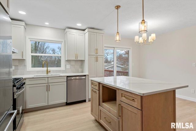 31 GLENWOOD Lane, Chatham, IL 62629