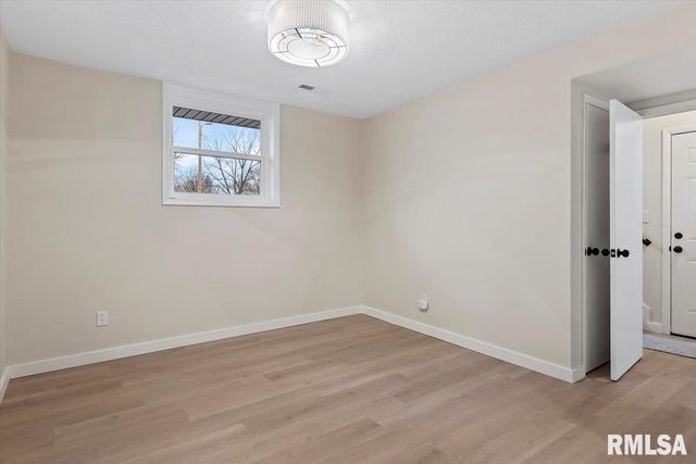 31 GLENWOOD Lane, Chatham, IL 62629