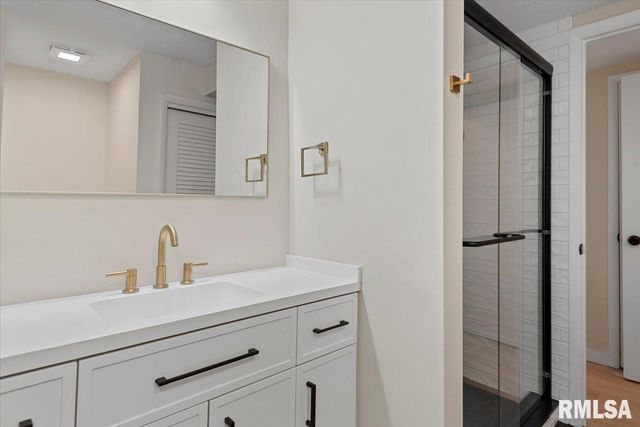 31 GLENWOOD Lane, Chatham, IL 62629