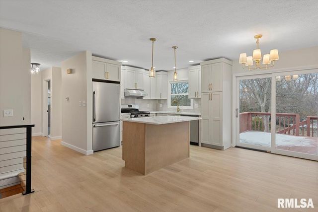 31 GLENWOOD Lane, Chatham, IL 62629