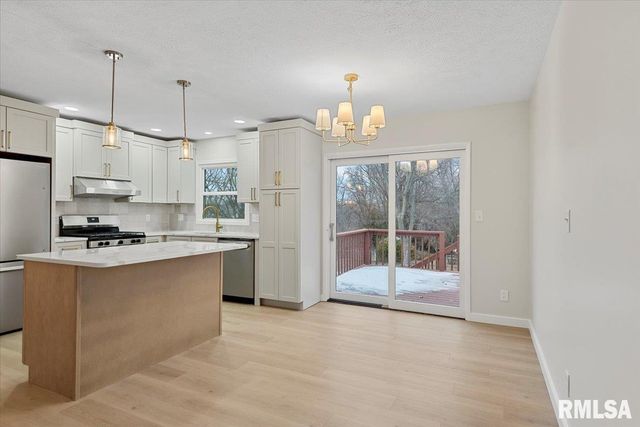 31 GLENWOOD Lane, Chatham, IL 62629