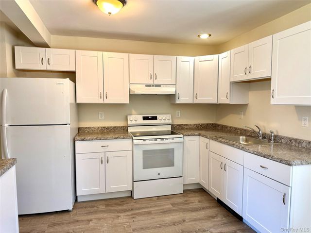 176 Myrtle Avenue A, Mahopac, NY 10512