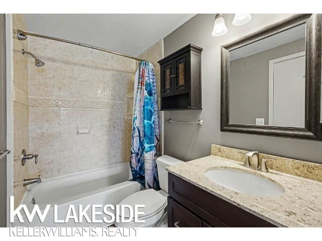 1568 Brentwood Drive, Troy, MI 48098