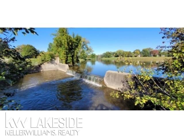 1568 Brentwood Drive, Troy, MI 48098