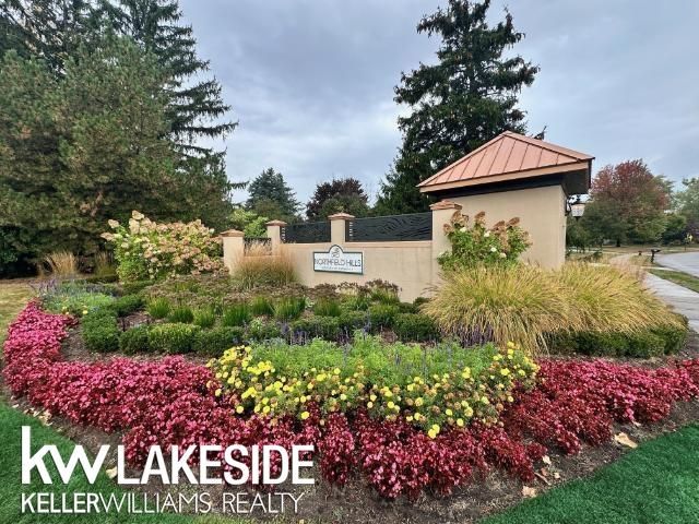 1568 Brentwood Drive, Troy, MI 48098