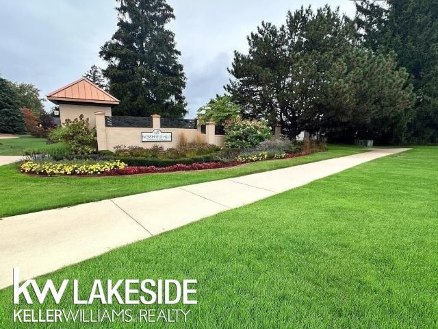 1568 Brentwood Drive, Troy, MI 48098